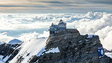 [Translate to Englisch:] Jungfraujoch Blick auf Gipfelstation Luftaufnahme