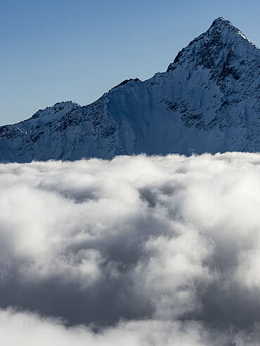 schneebedeckte Berglandschaft am Hasliberg im Winter