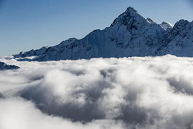 schneebedeckte Berglandschaft am Hasliberg im Winter