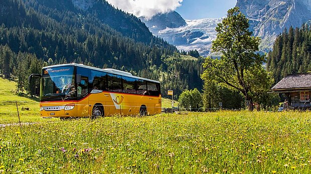 öffentliche Verkehrsmittel - PostAuto-Linie in Meiringen