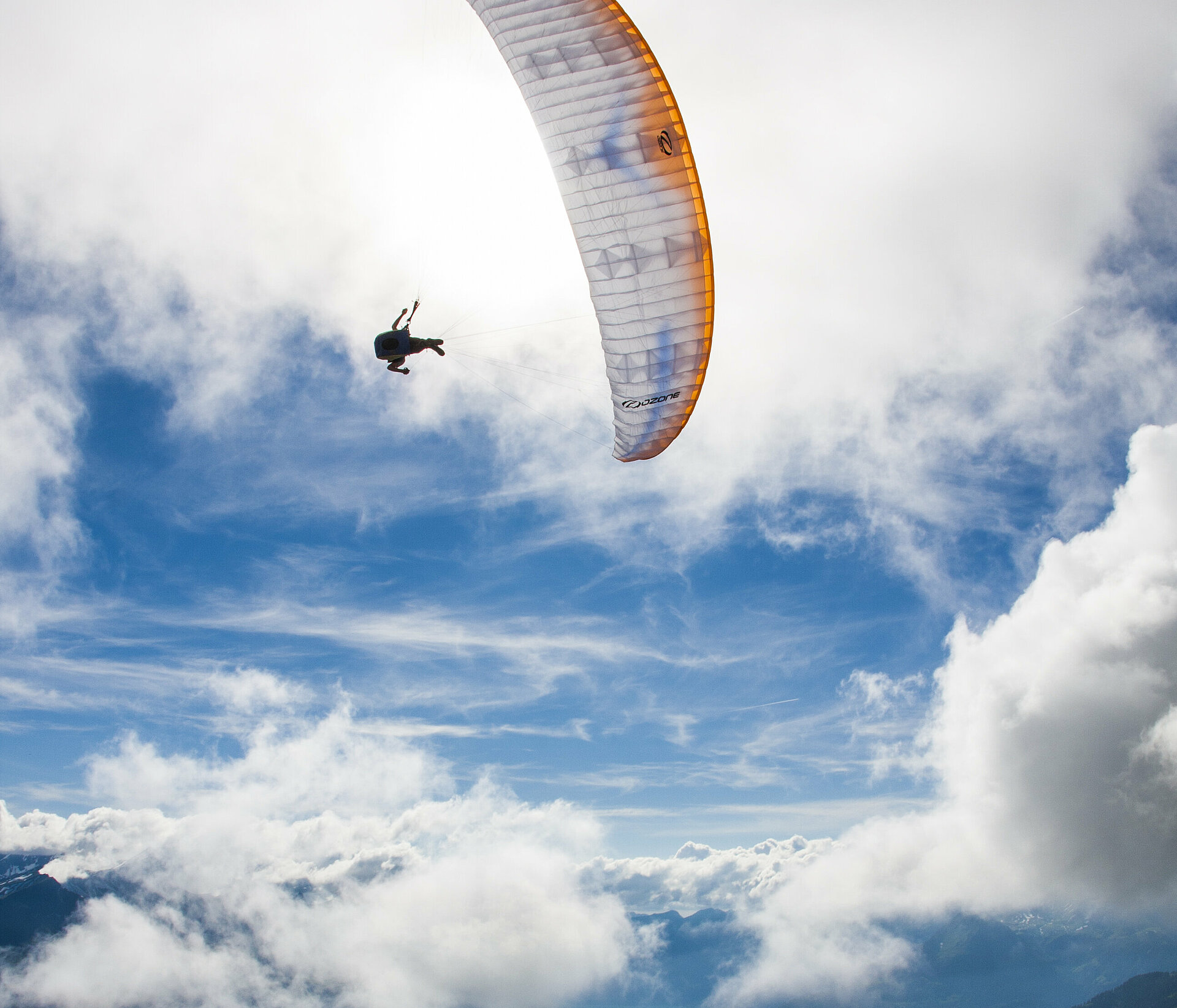 Gleitschirmfliegen im Winter im Haslital