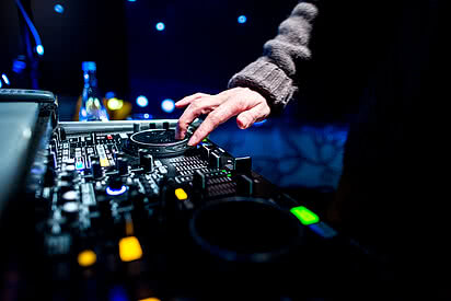 DJ Keyboard bei einem Event im Hotel Victoria Meiringen
