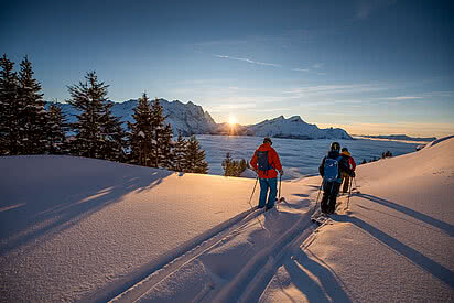 Skifahrer in der winterlichen Berglandschaft am Hasliberg