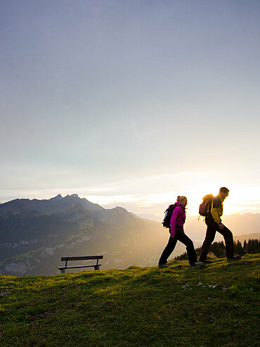 Zwei Wanderer in Hasliberg im Sommer