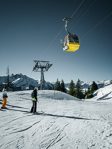 Skifahren im Halsital im Winter