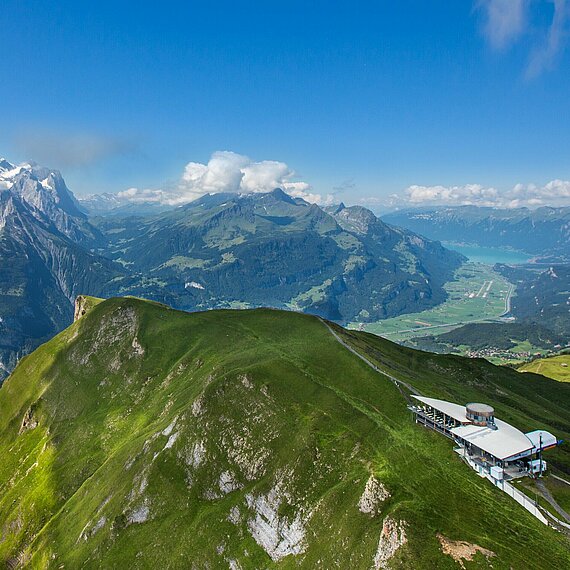 Alpen Tower im Sommer im Haslital