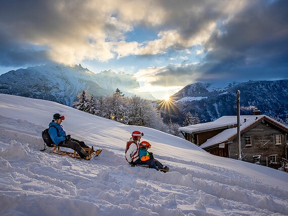 Schlittenfahren in den Winterferien im Haslital