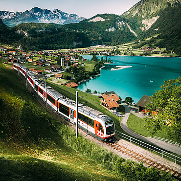 Lake Lungern with views of the cable cars and the mountains