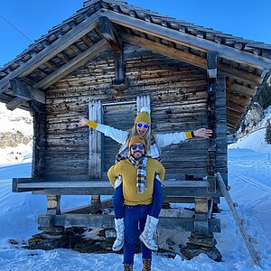 Find someone who lifts you up - even in the snow. ️⁠ Valentine’s Day, Alpine style. ️️⁠ ⁠ ⁠ ⁠ @jos_style_lifestyle | @victoriameiringen⁠ .⁠ .⁠ .⁠ .⁠ .⁠ #haslital #switzerland #myswitzerland ...